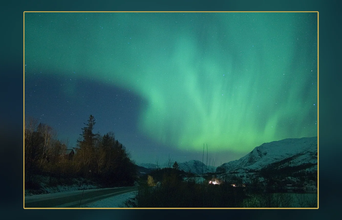 A second modern auroral display, included as a visual comparison rather than a photograph of 1859