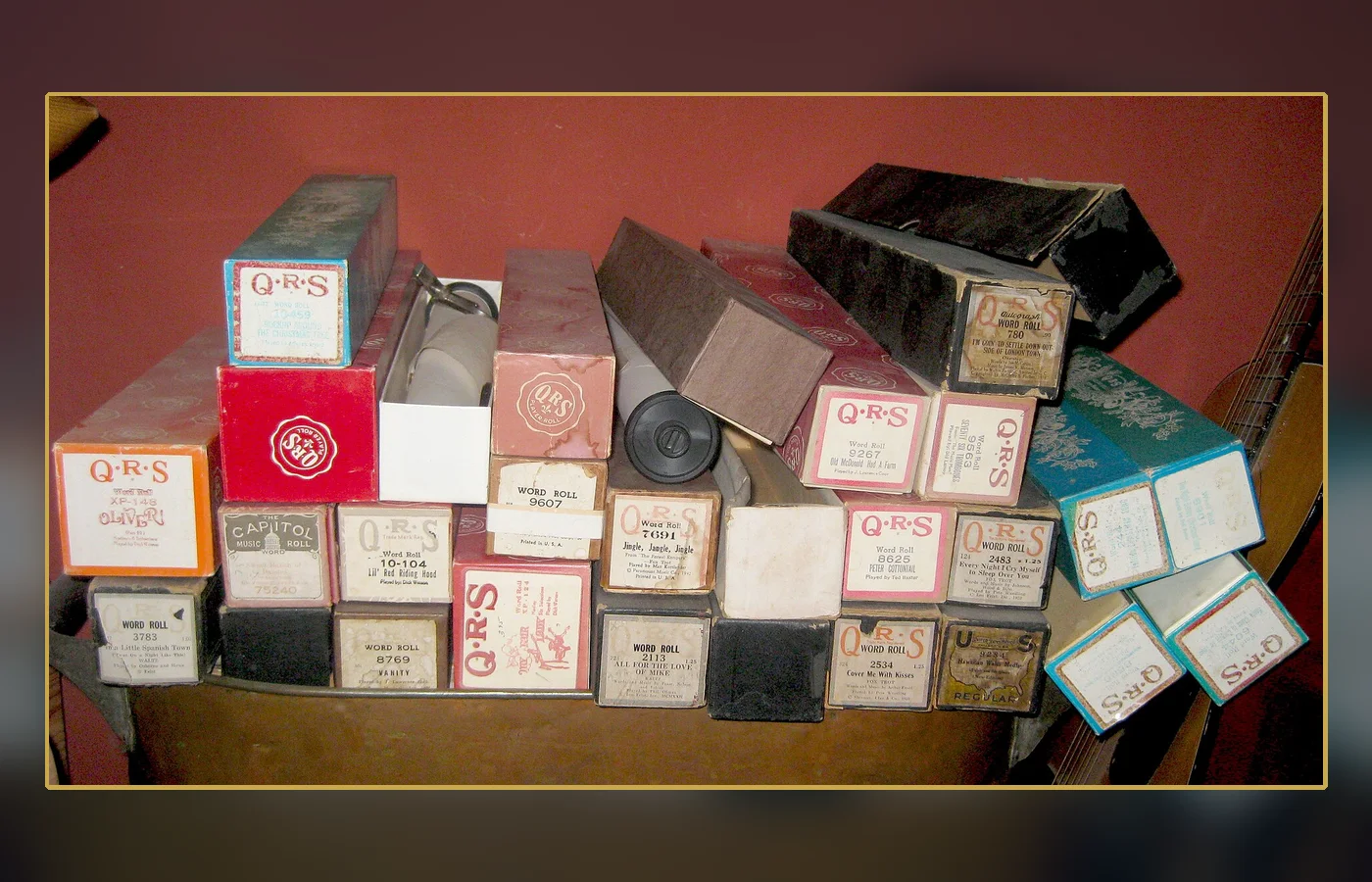 Player-piano rolls, the synchronization technology that helped Antheil express the frequency sequence