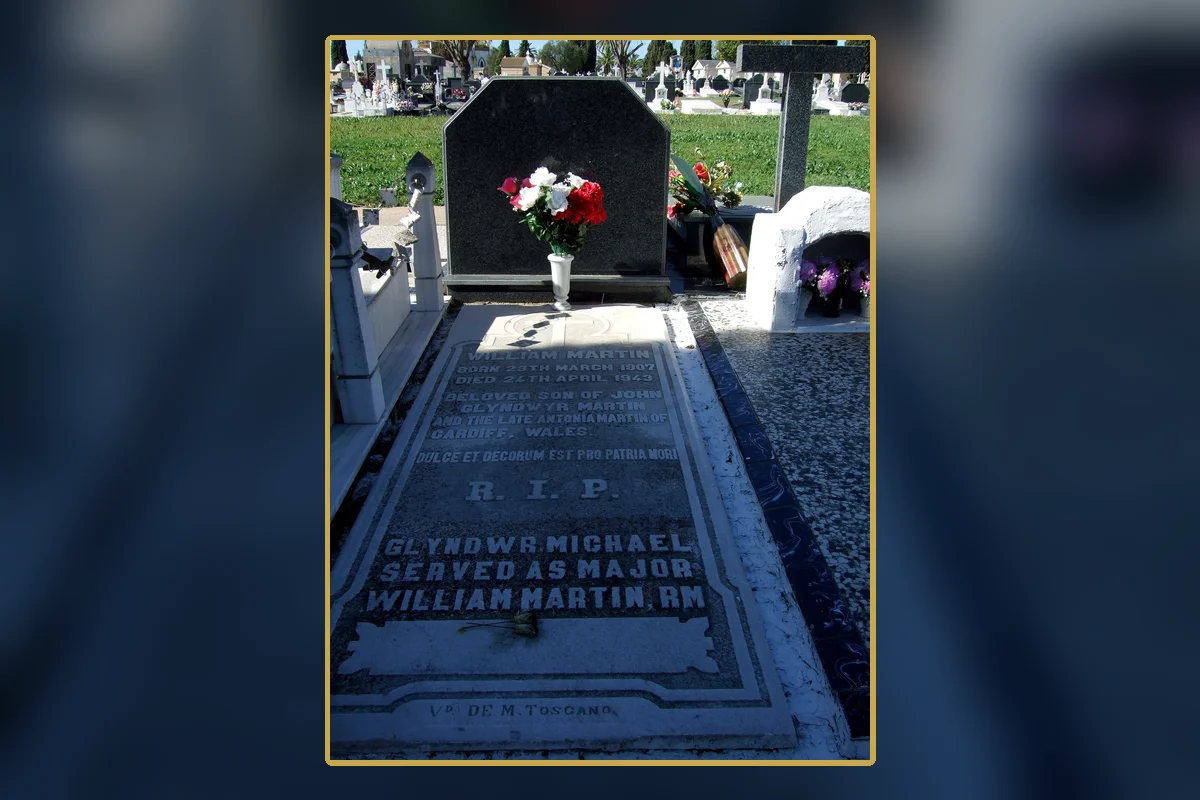 The grave in Huelva bearing the name William Martin and acknowledging Glyndwr Michael