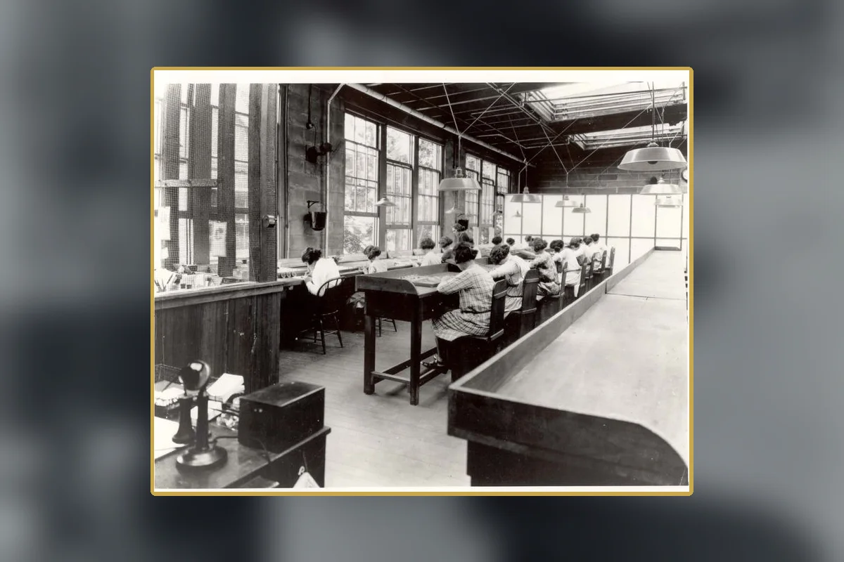 Women working with luminous dial materials in the early twentieth century